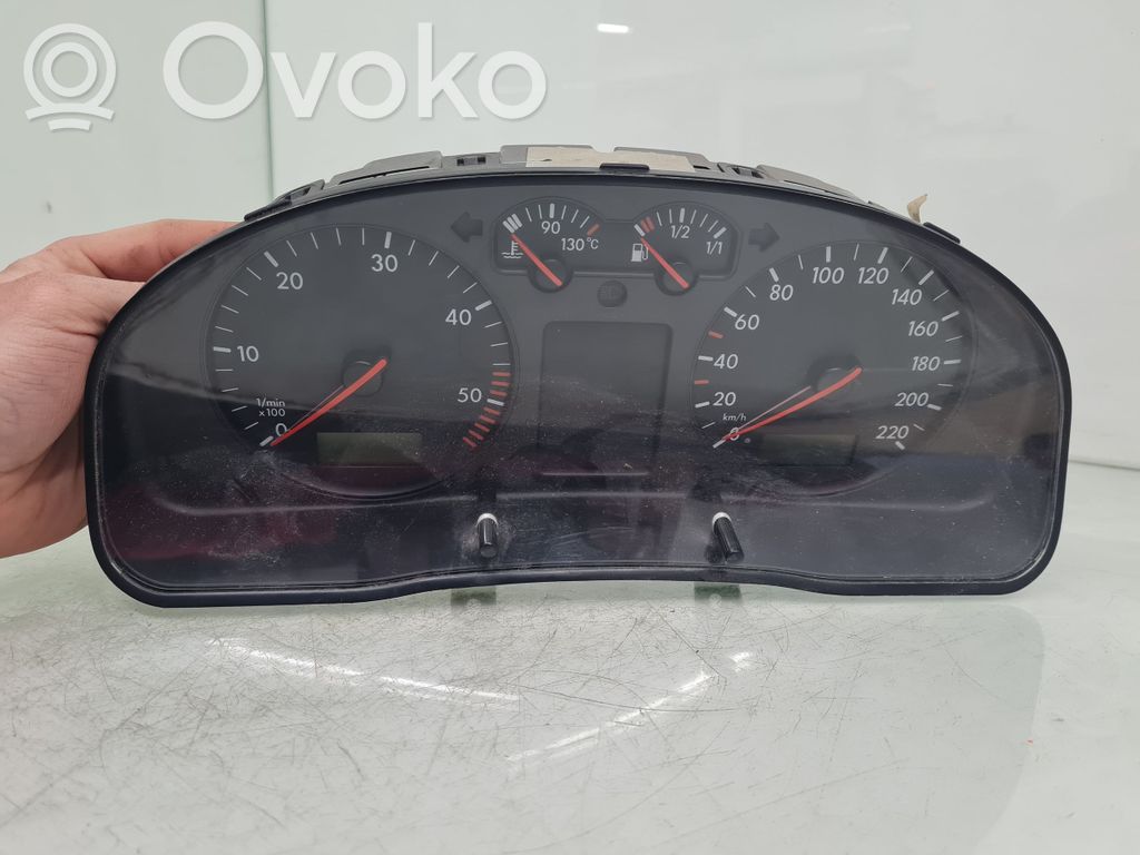 Volkswagen PASSAT B5 Licznik / Prędkościomierz 