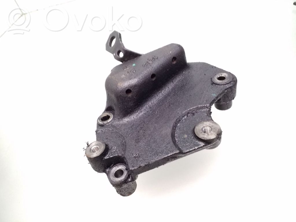 Engine mounting bracket   NY5,2A29