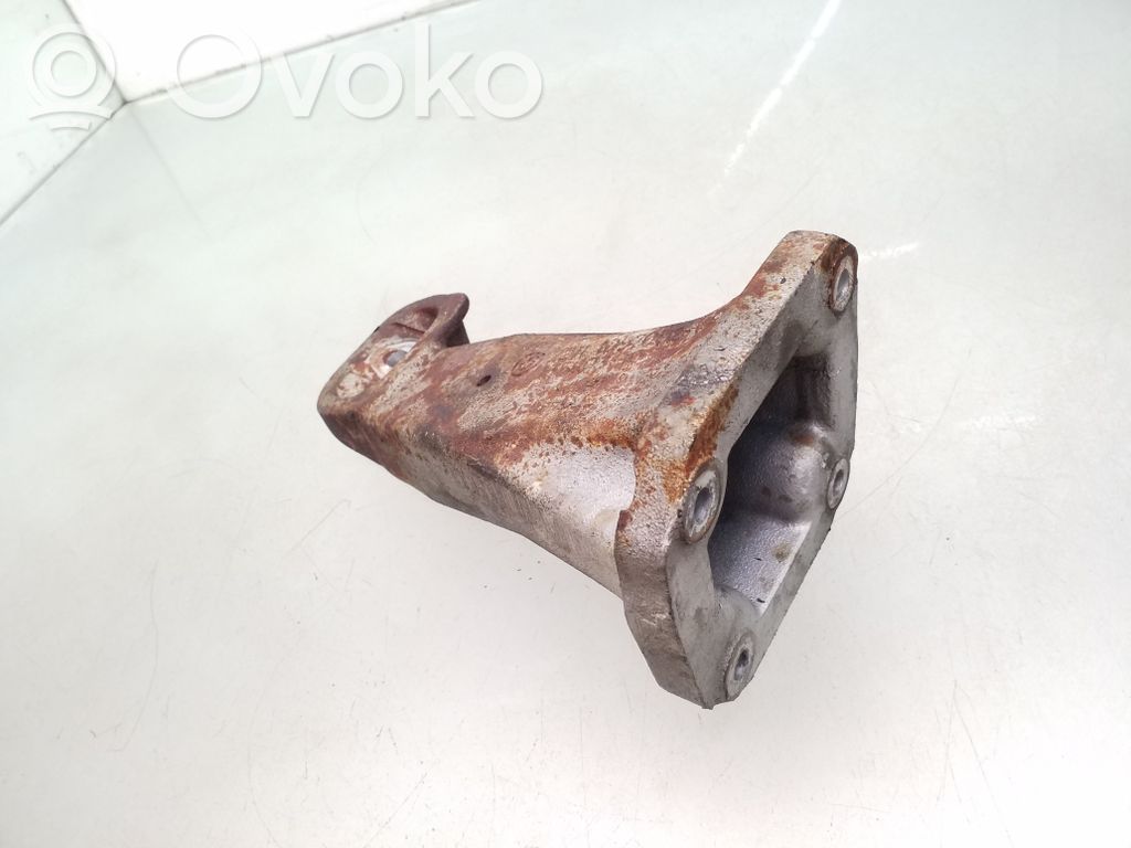 BMW X5 E53 Engine mounting bracket 