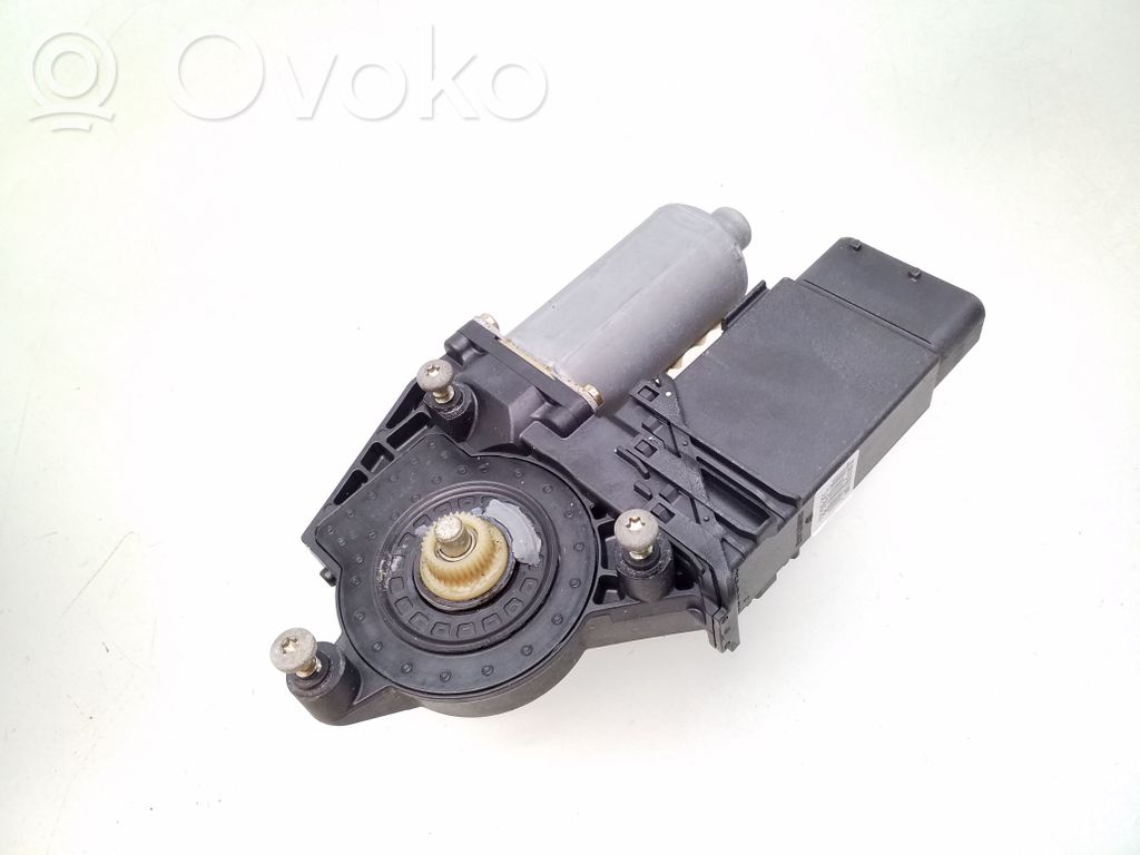 Silnik regulatora szyby drzwi przednich   3B4837751BS