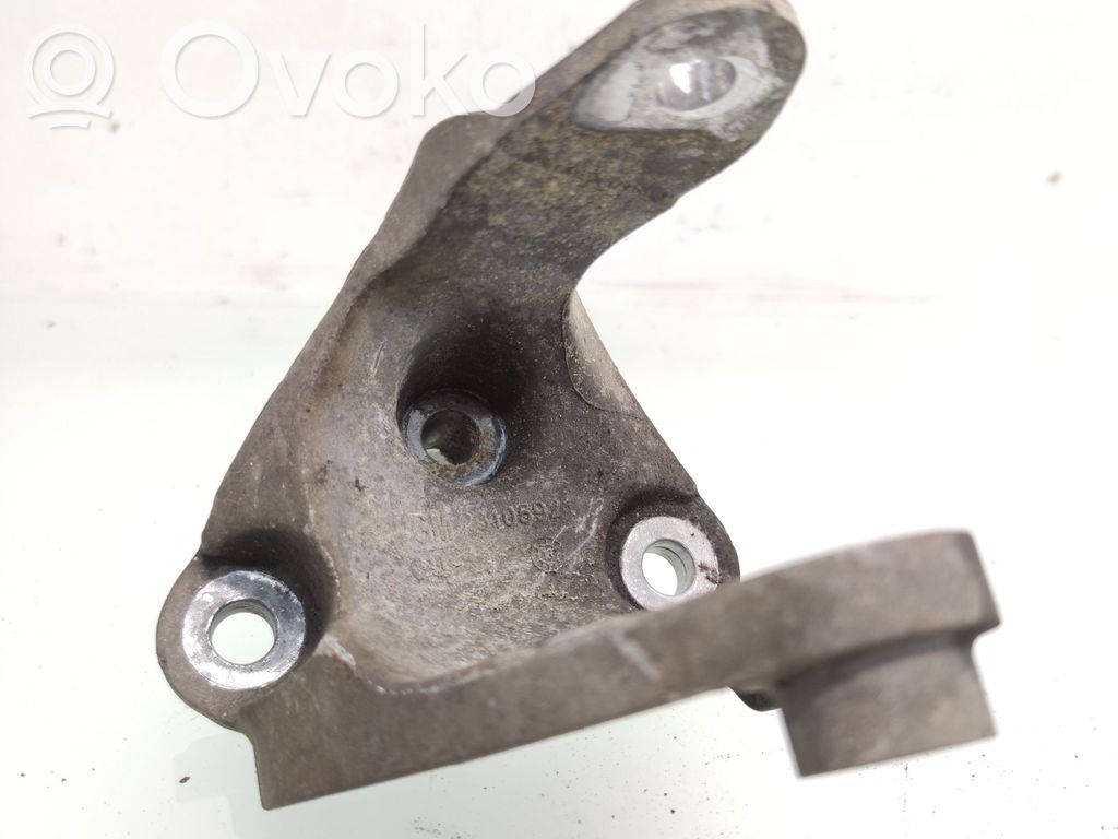 Opel Insignia A Engine mounting bracket 