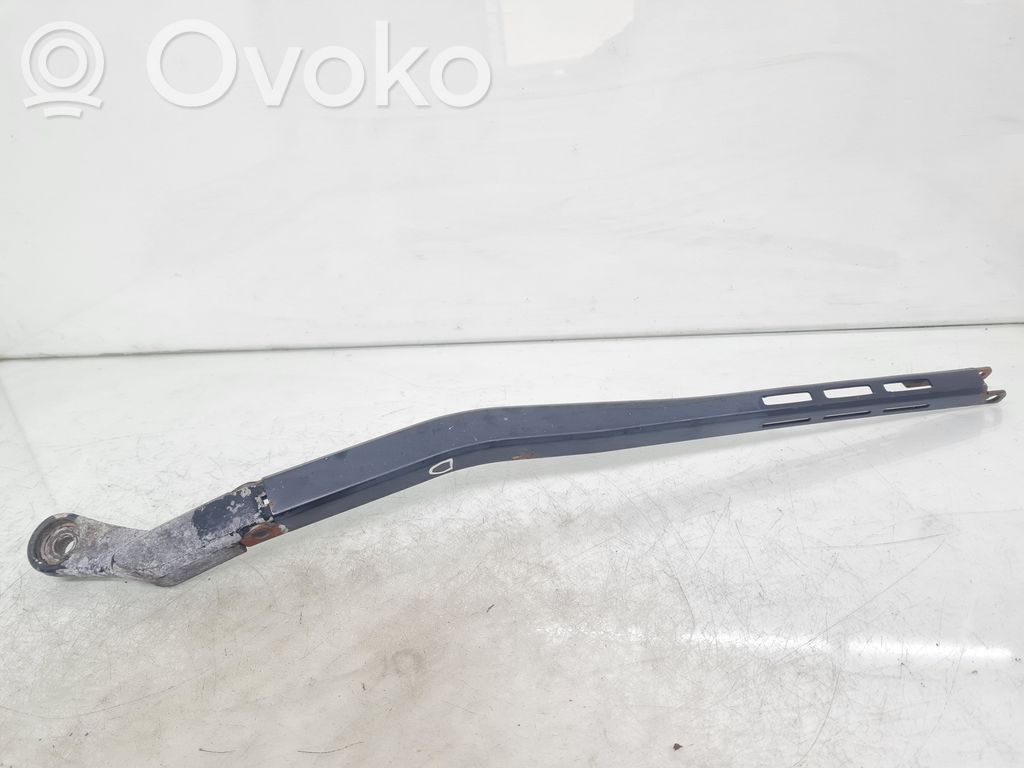 Audi A4 S4 B6 8E 8H Wischerarm vorne 