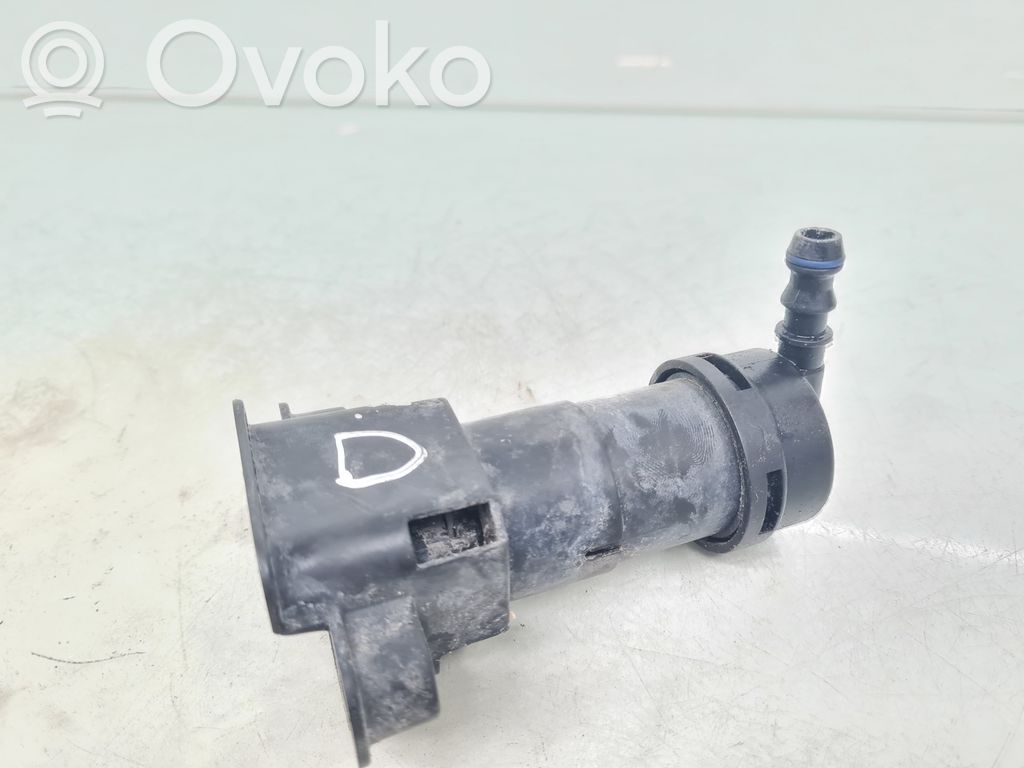 Audi A4 S4 B6 8E 8H Dysza spryskiwacza lampy przedniej 
