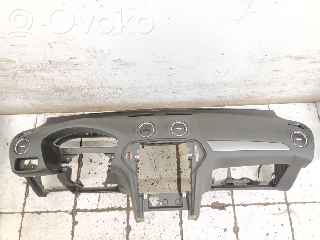 Ford Mondeo MK IV Deska rozdzielcza 