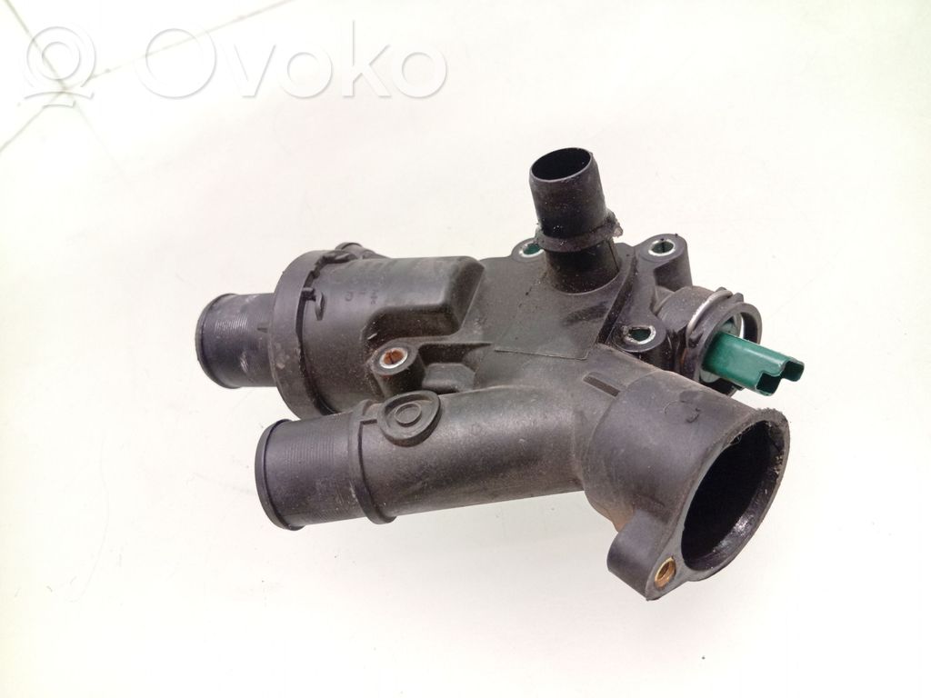 Ford Mondeo MK IV Termostaatin kotelo 