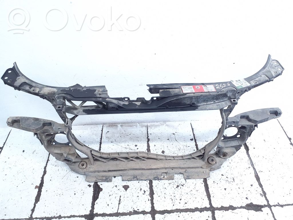 Audi A4 S4 B6 8E 8H Radiatoru panelis 