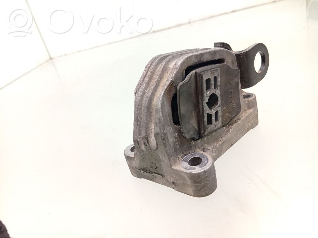 Volvo S80 Engine mount bracket 