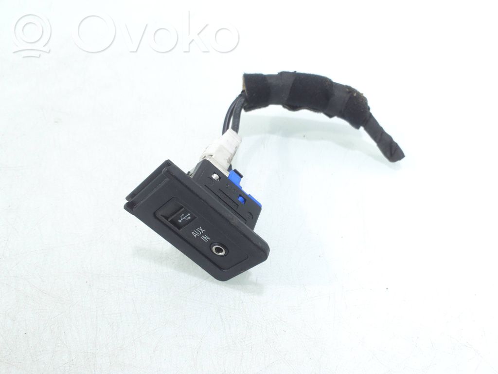 BMW 5 E60 E61 USB socket connector 