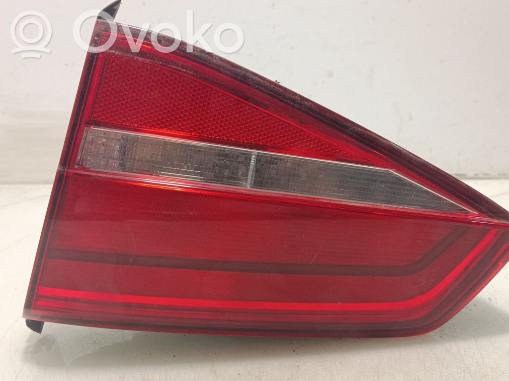 Volkswagen Jetta VI Feux arrière sur hayon