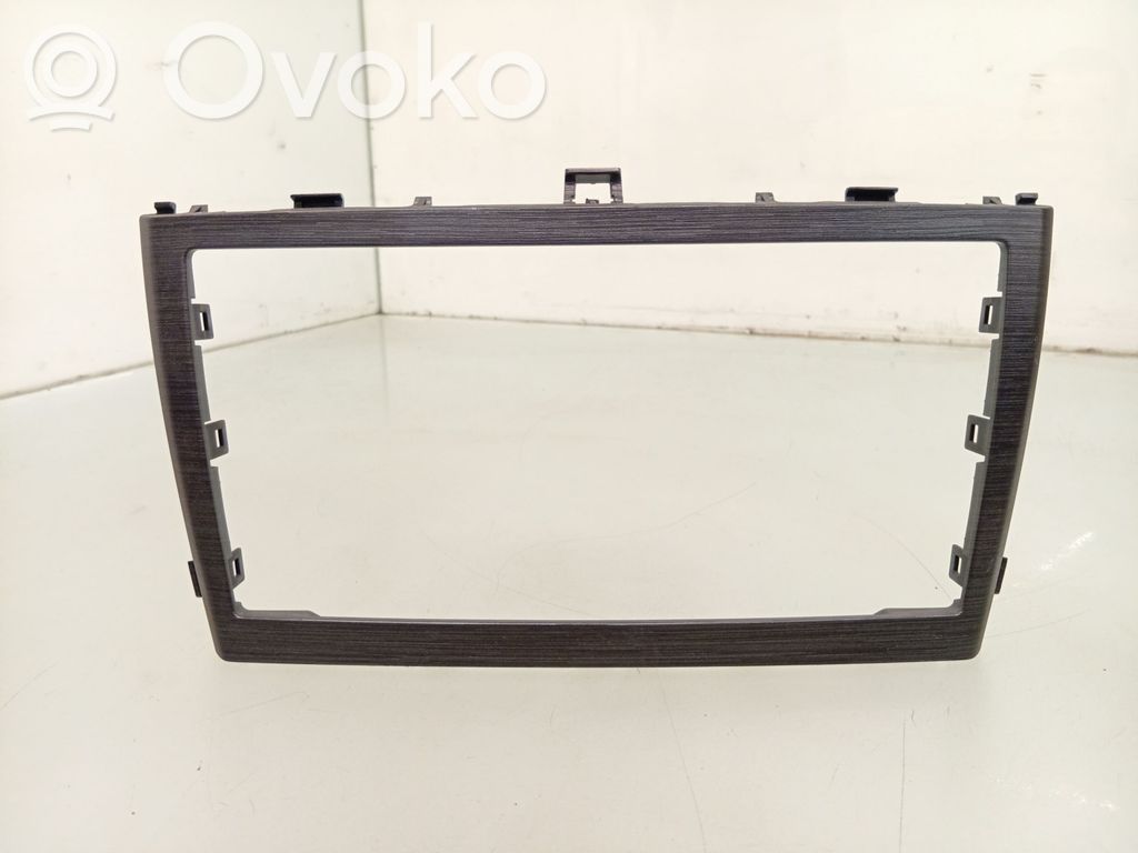 Toyota Avensis T270 Konsola środkowa / Radio / GPS 