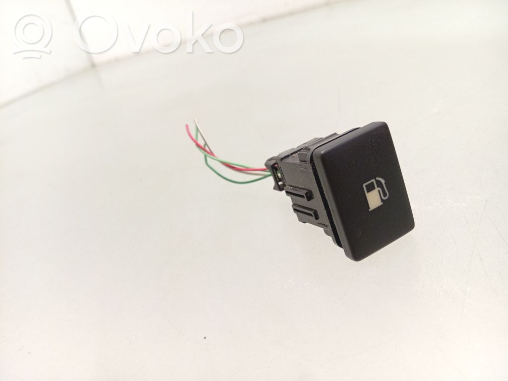 Toyota Avensis T270 Przycisk otwierania wlewu paliwa 