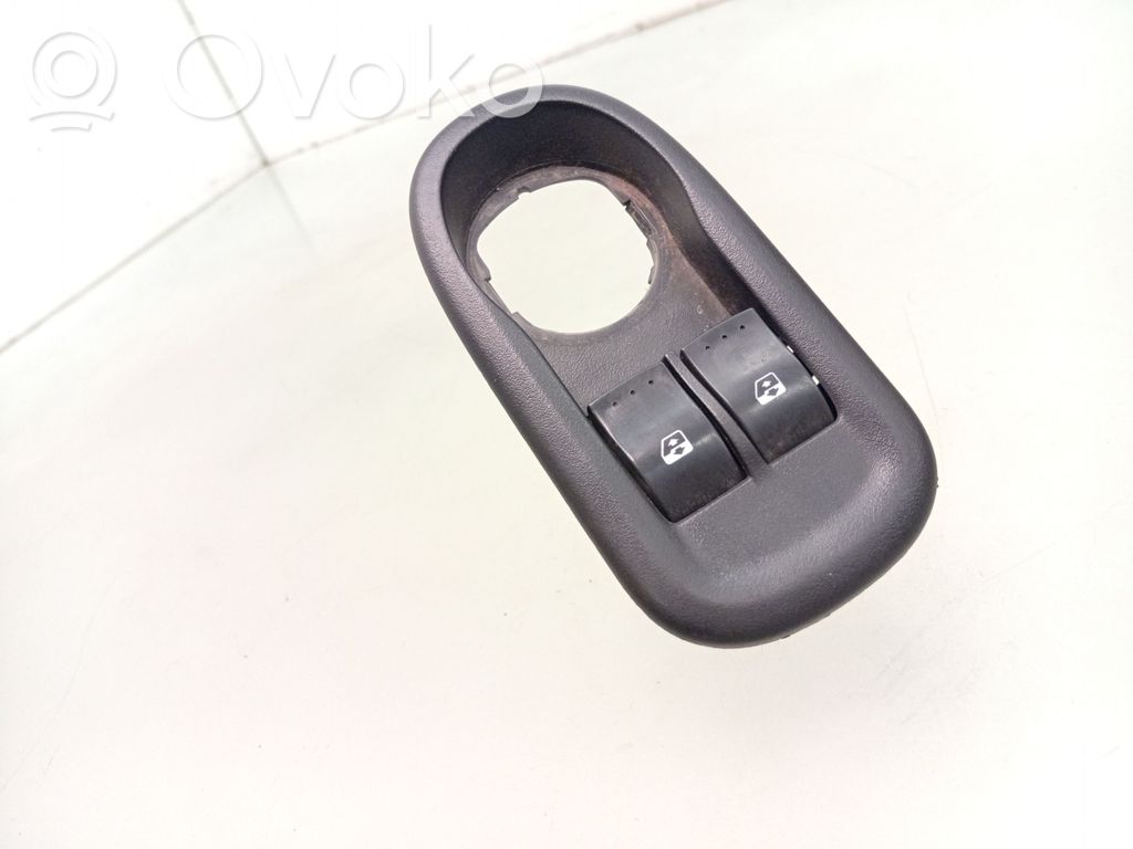 Opel Movano B Electric window control switch 
