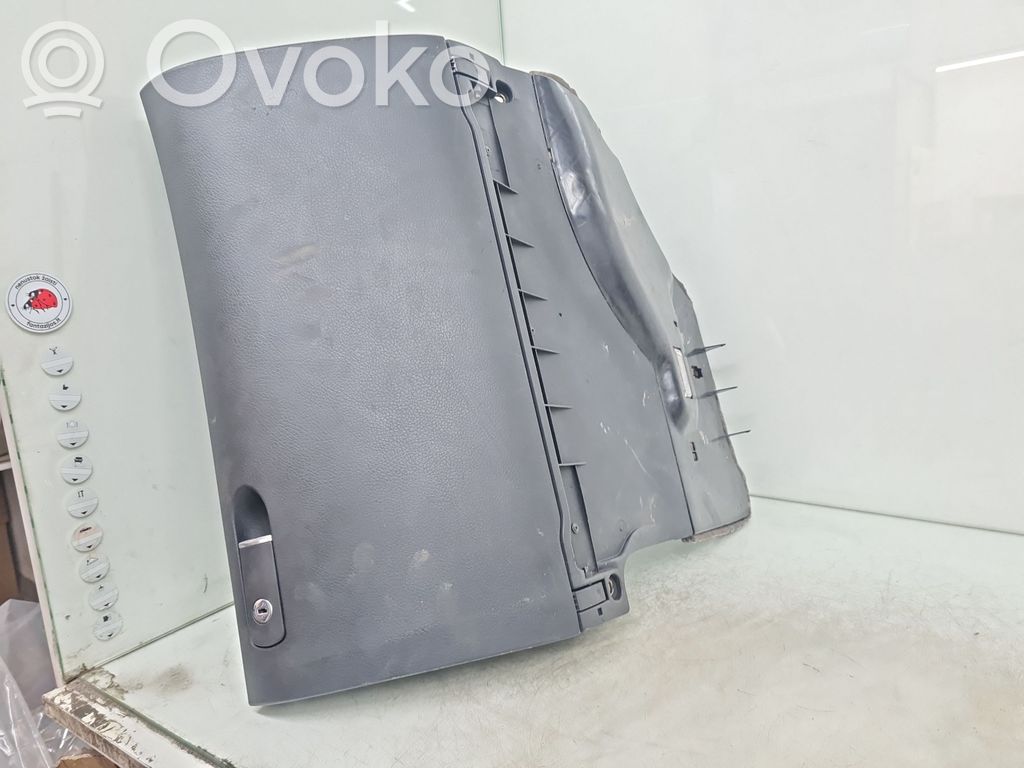 Schowek deski rozdzielczej / Komplet   8E1857035D