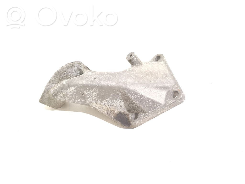 Engine mounting bracket   6753167,68572910