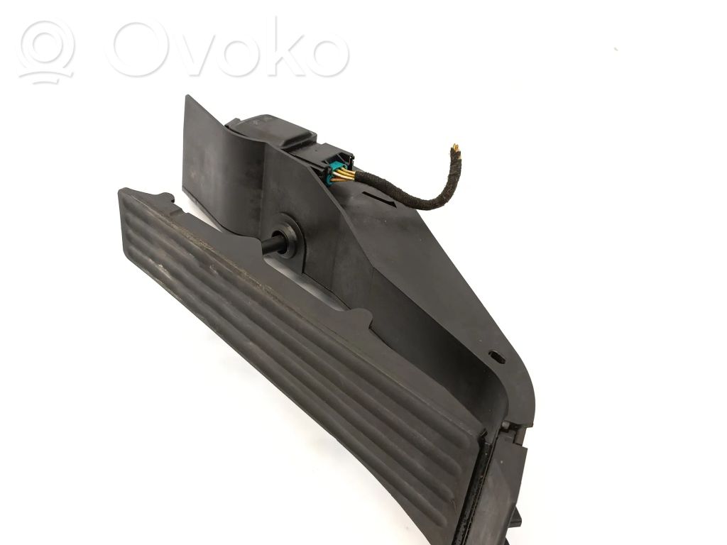 Accelerator throttle pedal   6786286,35426786286,678628601,3542678628601