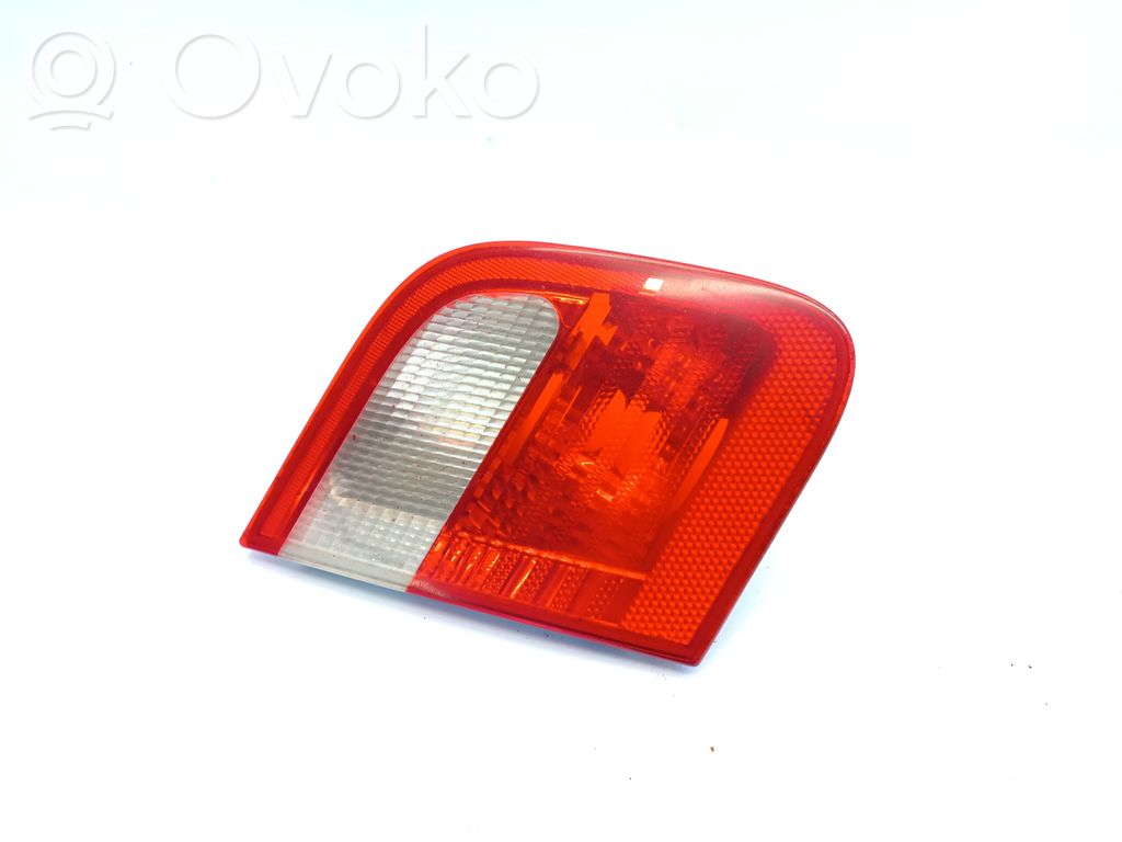 BMW 3 E46 Aizmugurējais lukturis pārsegā 