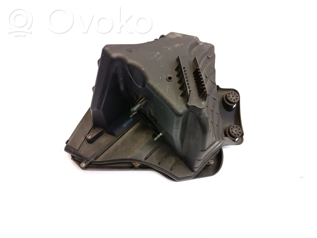 Air filter box   7608710