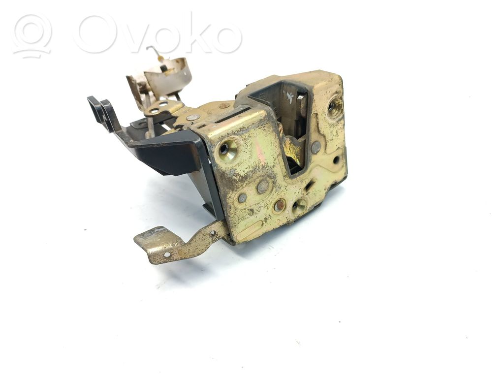 BMW 3 E30 Zamek drzwi przednich 