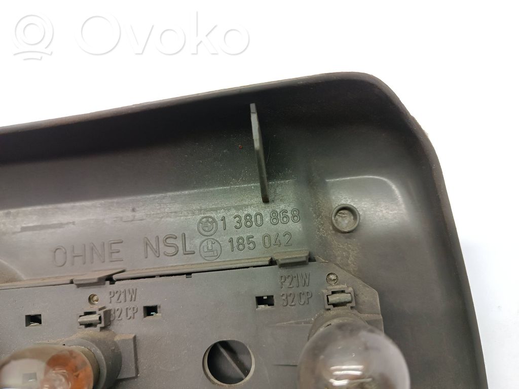 BMW 3 E30 Takavalon polttimon suojan pidike 