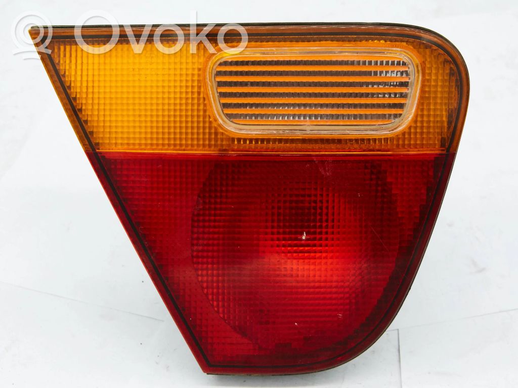 Mitsubishi Carisma Galinis žibintas dangtyje 