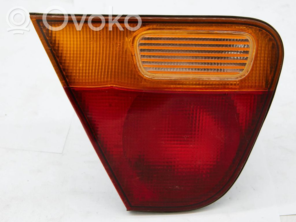 Mitsubishi Carisma Galinis žibintas dangtyje 