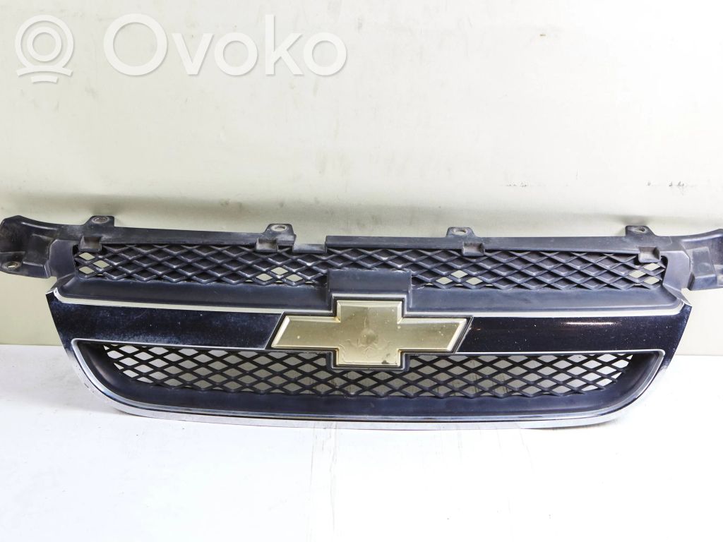 Chevrolet Aveo Etupuskurin ylempi jäähdytinsäleikkö 