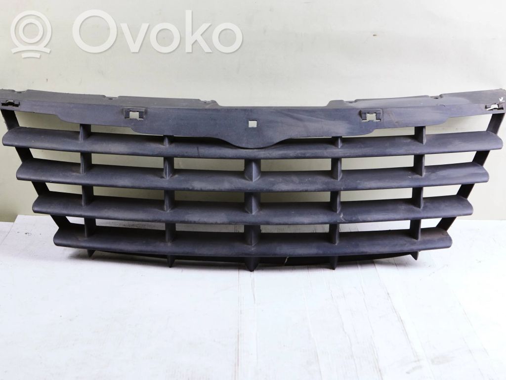Chrysler Voyager Front bumper upper radiator grill 