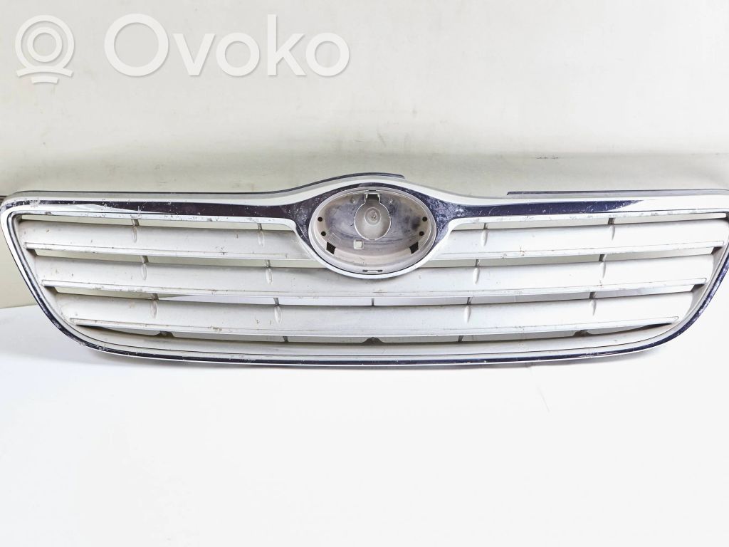 Toyota Corolla E120 E130 Etupuskurin ylempi jäähdytinsäleikkö 