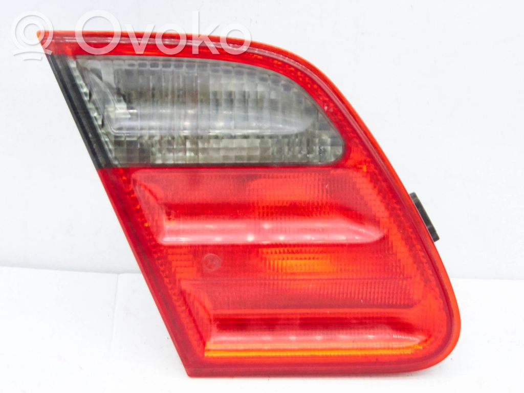 Mercedes-Benz E W210 Lampă spate în capacul portbagajului 