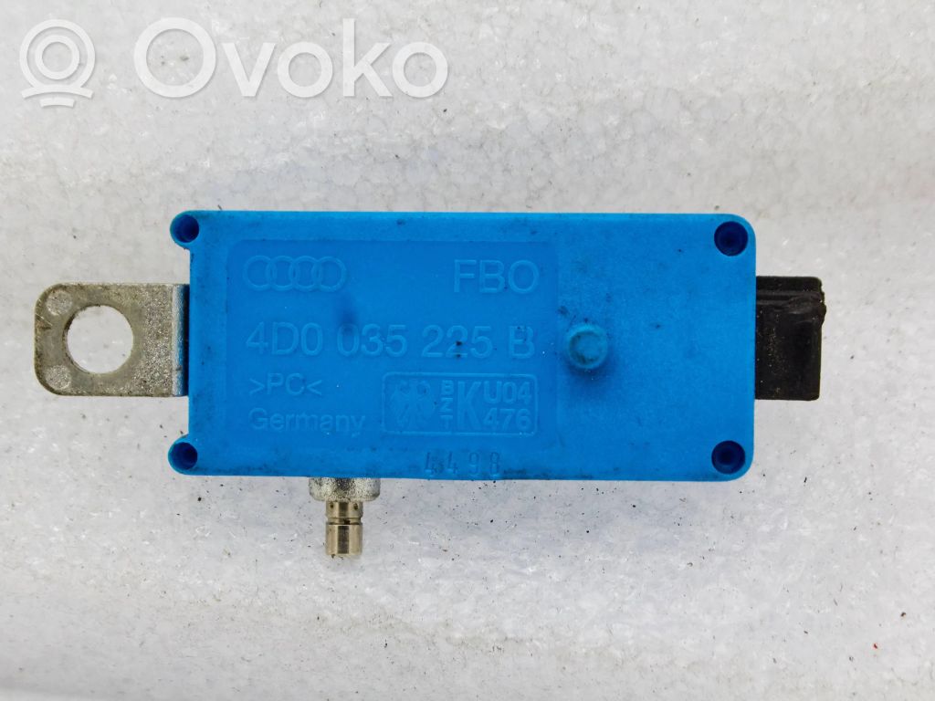Audi A8 S8 D2 4D Aerial antenna amplifier 