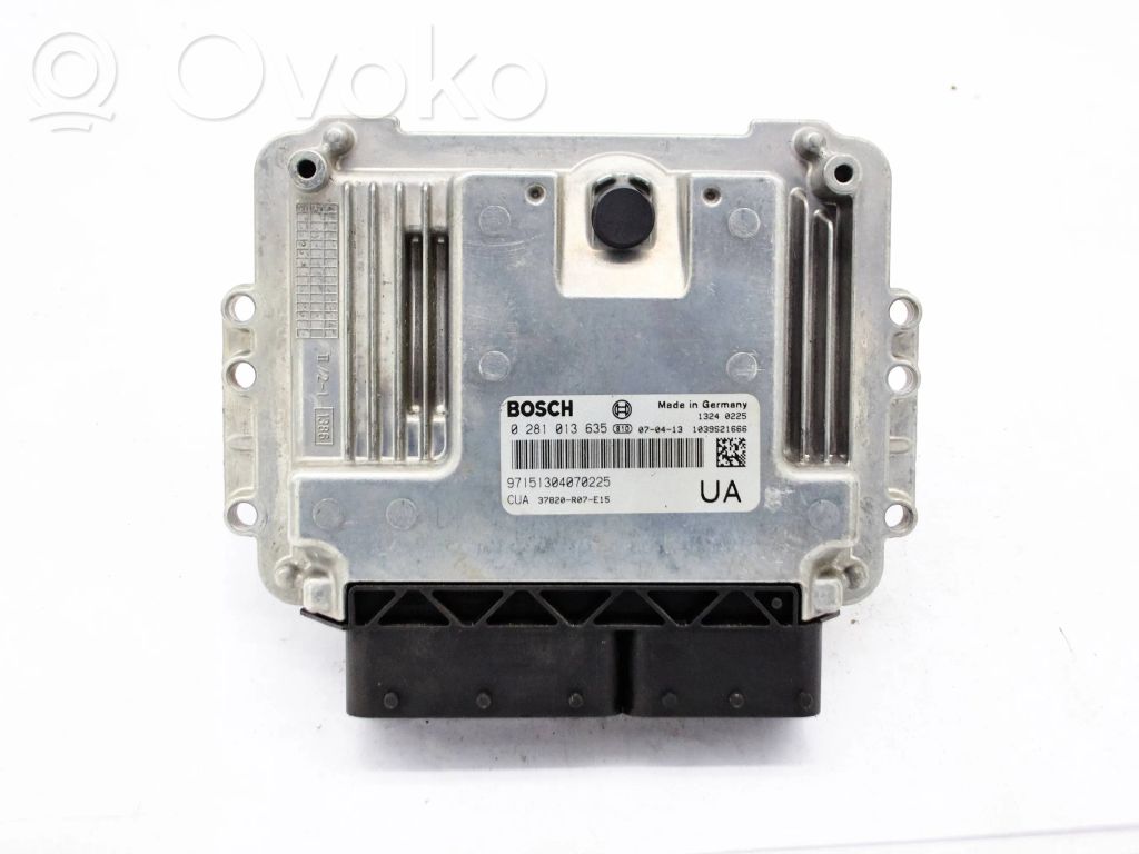 Engine control unit/module   0281013635,1039S21666