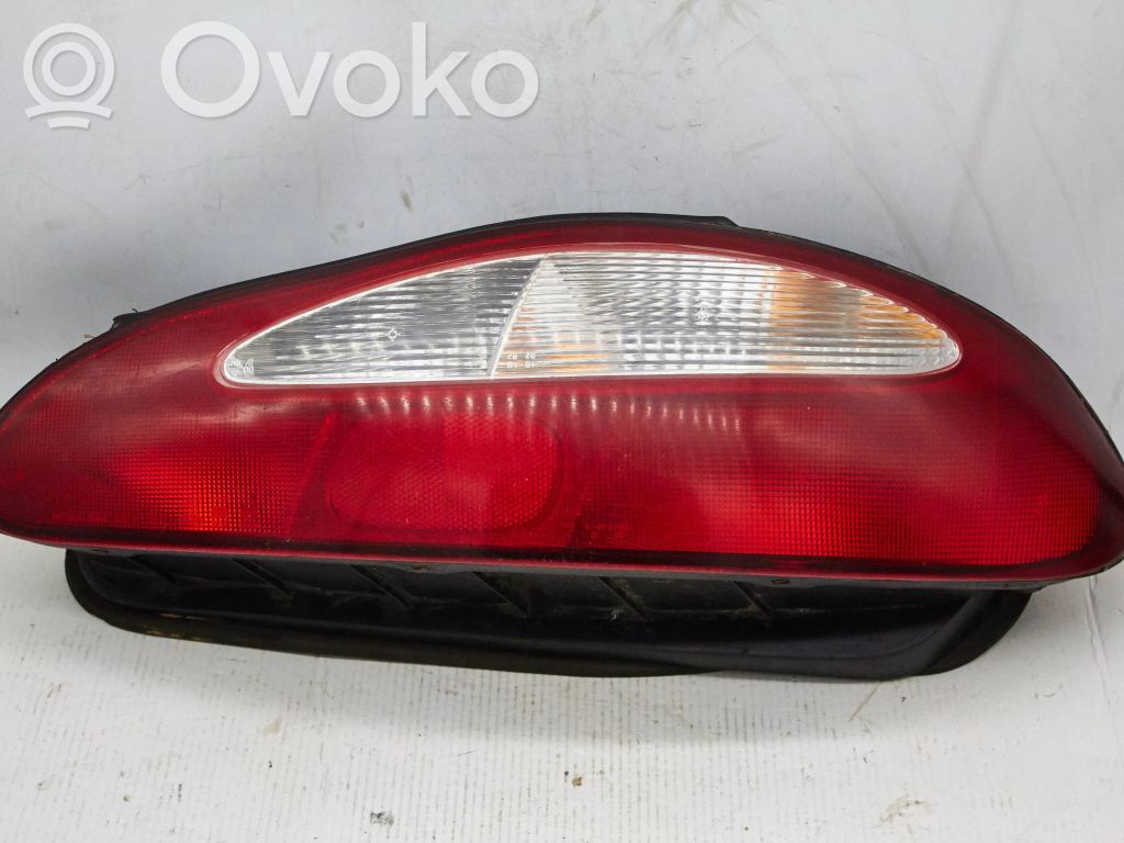 Hyundai Coupe Aizmugurējais lukturis virsbūvē 