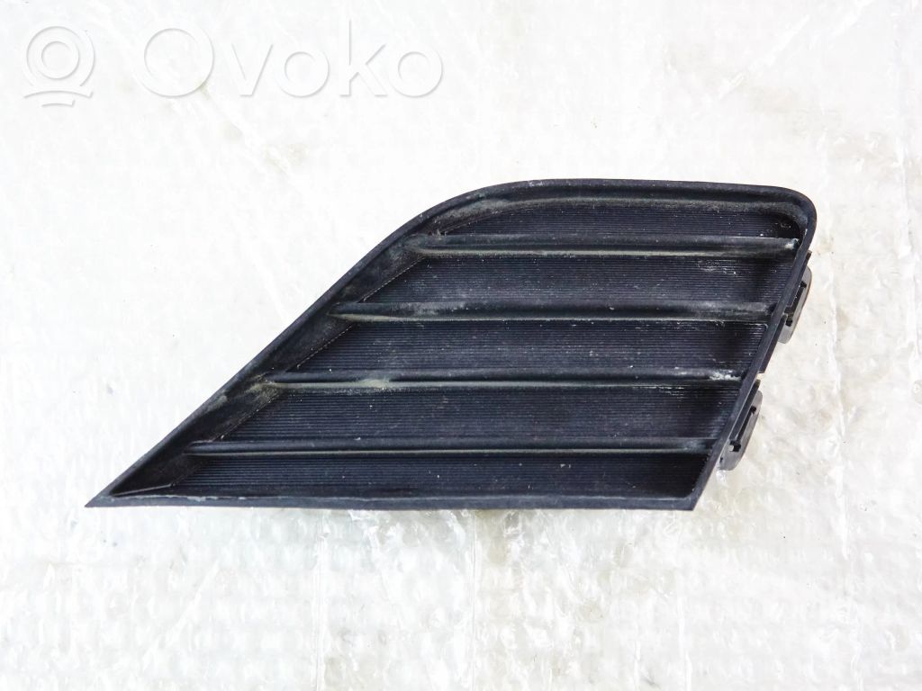 Toyota Avensis T270 Grilă inferioară bară față 