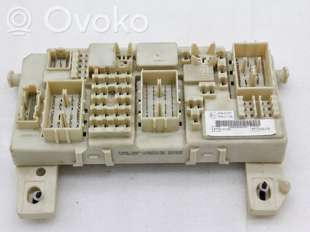 Saugiklių blokas   7M5T14A073DC