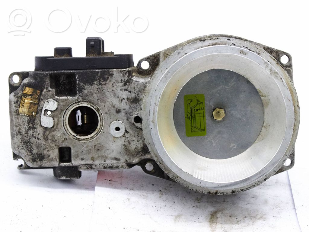 Audi 80 90 B3 Fuel distributor 
