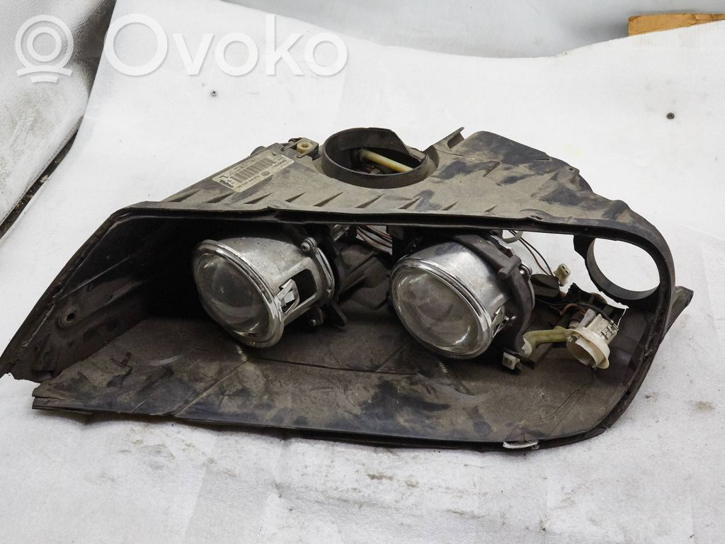 Volkswagen Touareg I Lampa przednia 