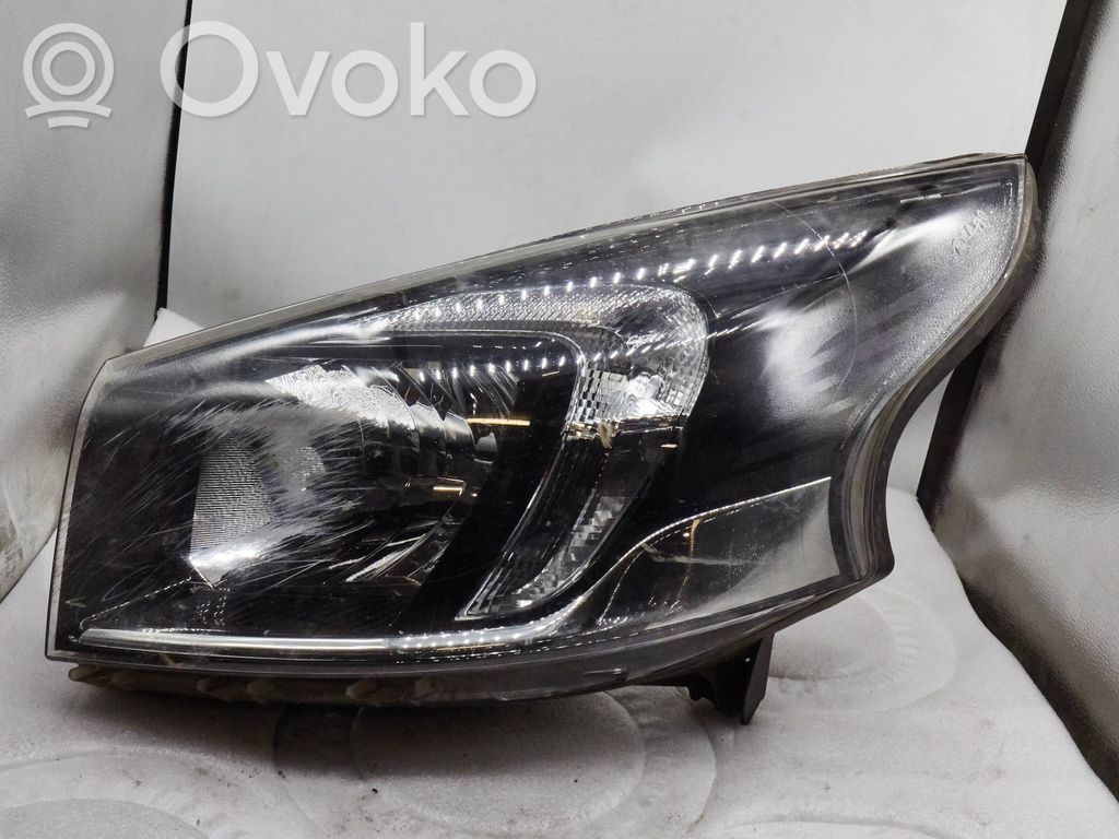 Opel Vivaro Scheinwerfer 