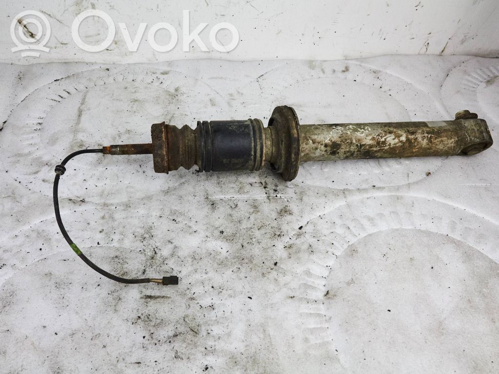 Front shock absorber mounting bracket