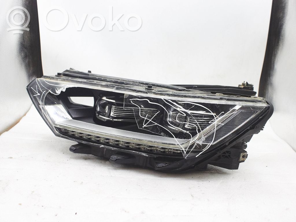 Volkswagen PASSAT B8 Lampa przednia 