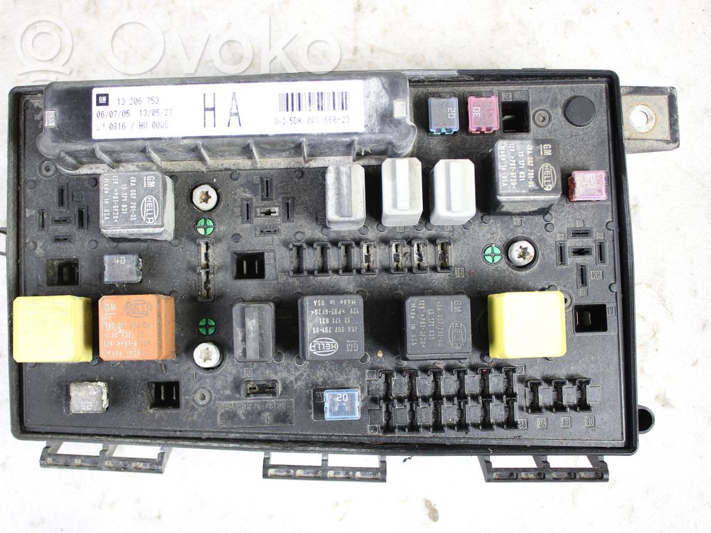 Opel Astra H Fuse module 