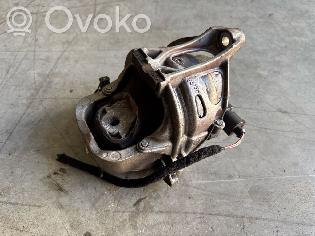 Audi Q7 4M Engine mount bracket 