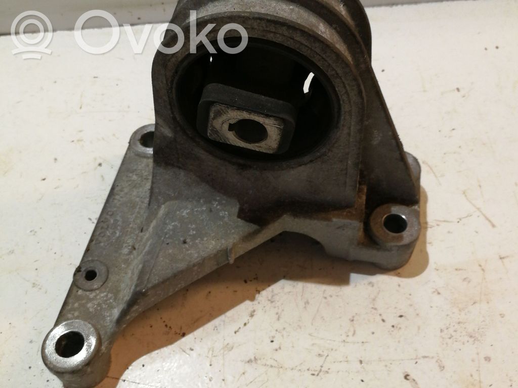 Volvo V70 Engine mount bracket 