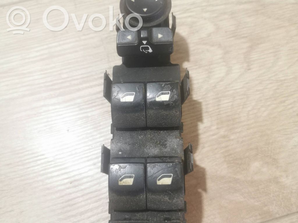 Peugeot 407 Electric window control switch 