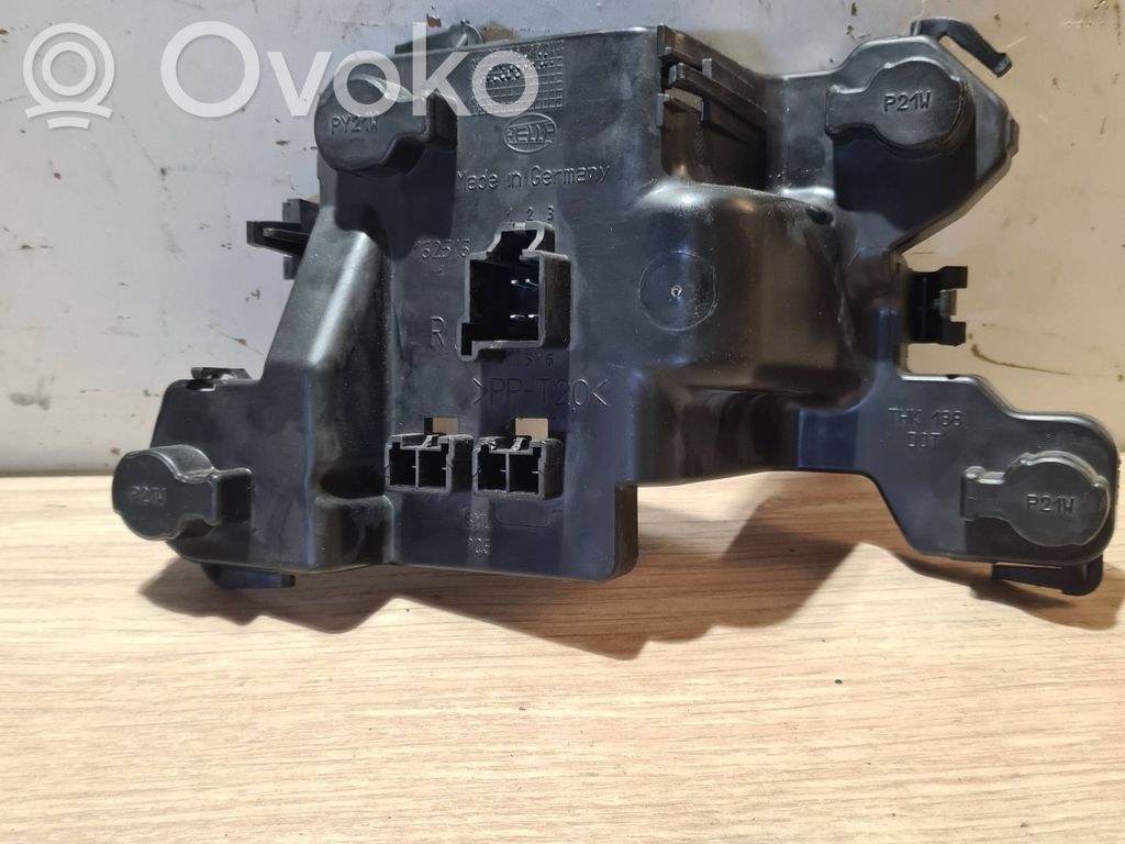 Volvo S80 Takavalon polttimon suojan pidike 