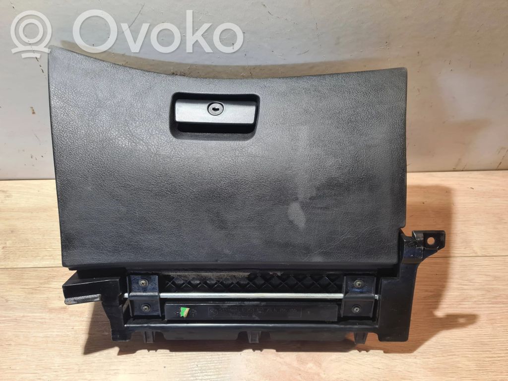BMW 3 E46 Daiktadėžės (bordačioko) komplektas 