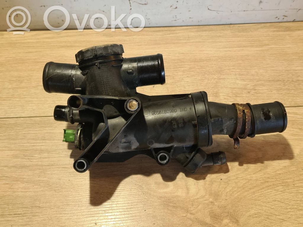 Ford Mondeo MK IV Carcasa del termostato 