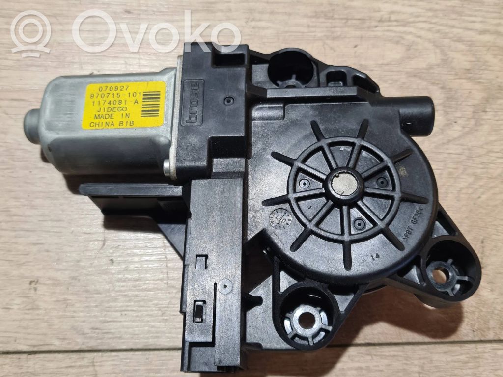 Volvo V70 Asa reguladora de la puerta trasera 