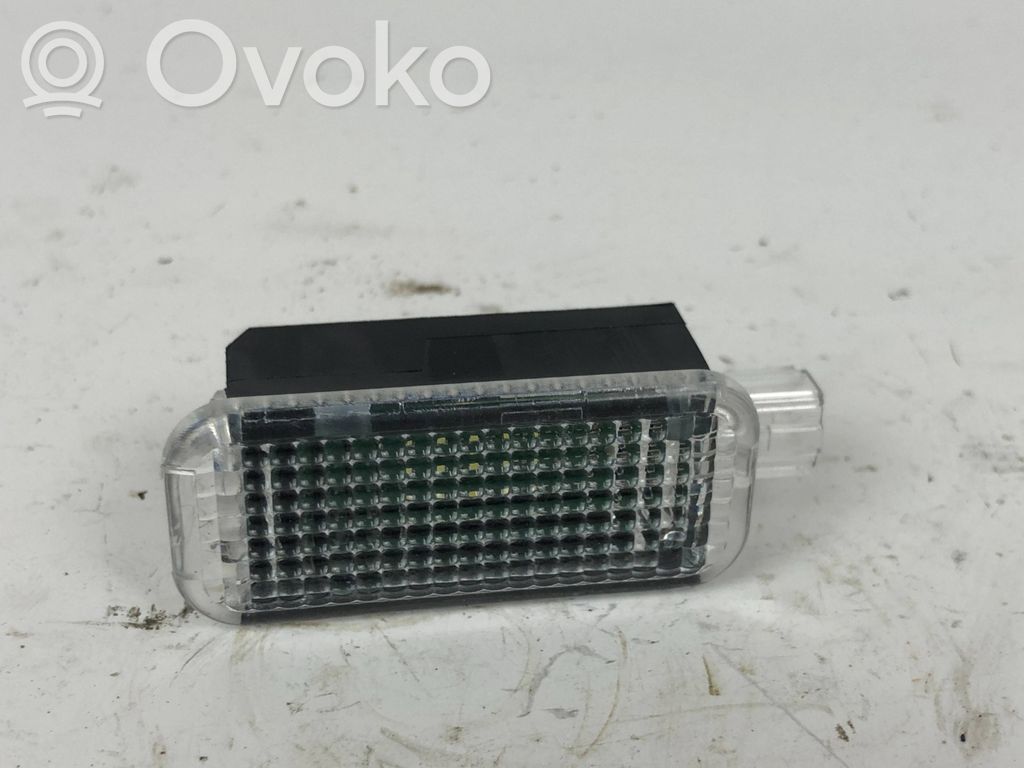 Luz interna puerta delantera   4E0947415
