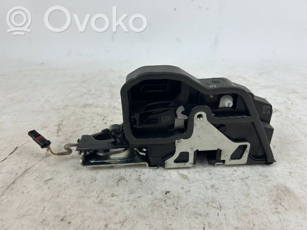 BMW X5 E70 Priekšpusē slēdzene 