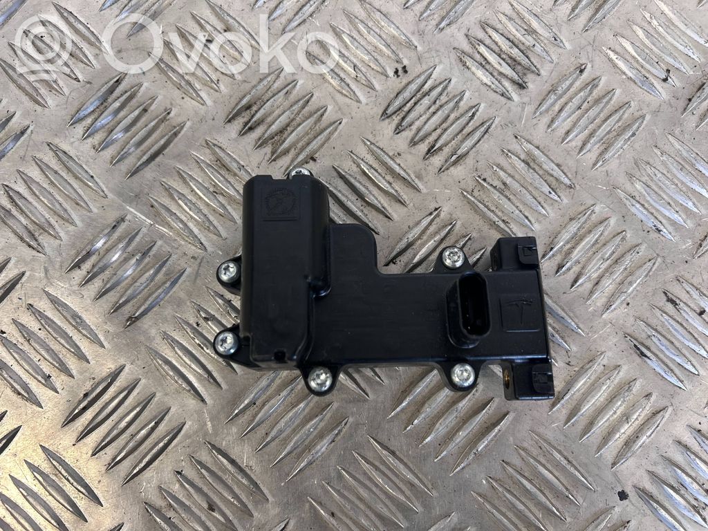 Tesla Model X Door control unit/module 